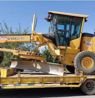 Belediyemizin iş makinalarının kapsamlı bakım ve onarımlarını yaptırmaya devam ediyoruz. Greyderimizide Kayseri’ye uğurladık. Desteklerini esirgemeyen Kayseri Büyükşehir Belediye Başkanımız Memduh Büyükkılıç’a teşekkür ederiz.