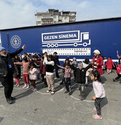 Çocuklar Müjde  Gezici Sinema Tırı İmranlı’ya Geliyor !