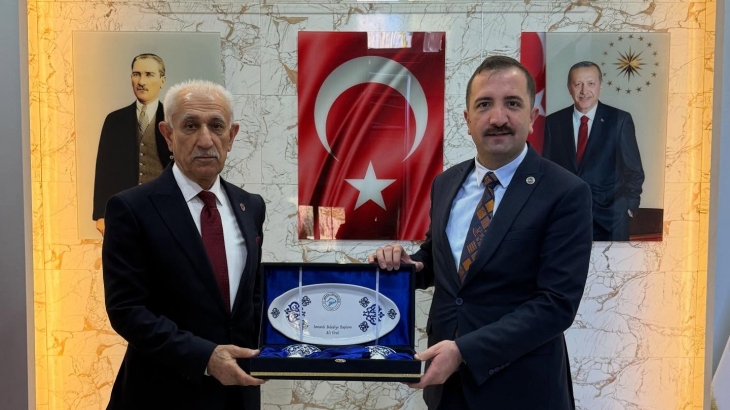 Büyük Birlik Partisi Sivas İl Başkanı Ahmet Polat ve beraberindekileri Belediyemizde misafir ettik.  Nazik ziyaretleri ve hoş sohbetleri için teşekkür ediyorum.